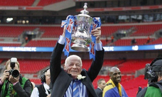 Dave Whelan lifts FA Cup