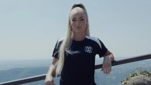 Alisha Lehmann on Como jersey